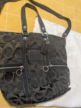 COACH POPPY Black Signature-Pattern Tote Bag with Dual Zip Pockets